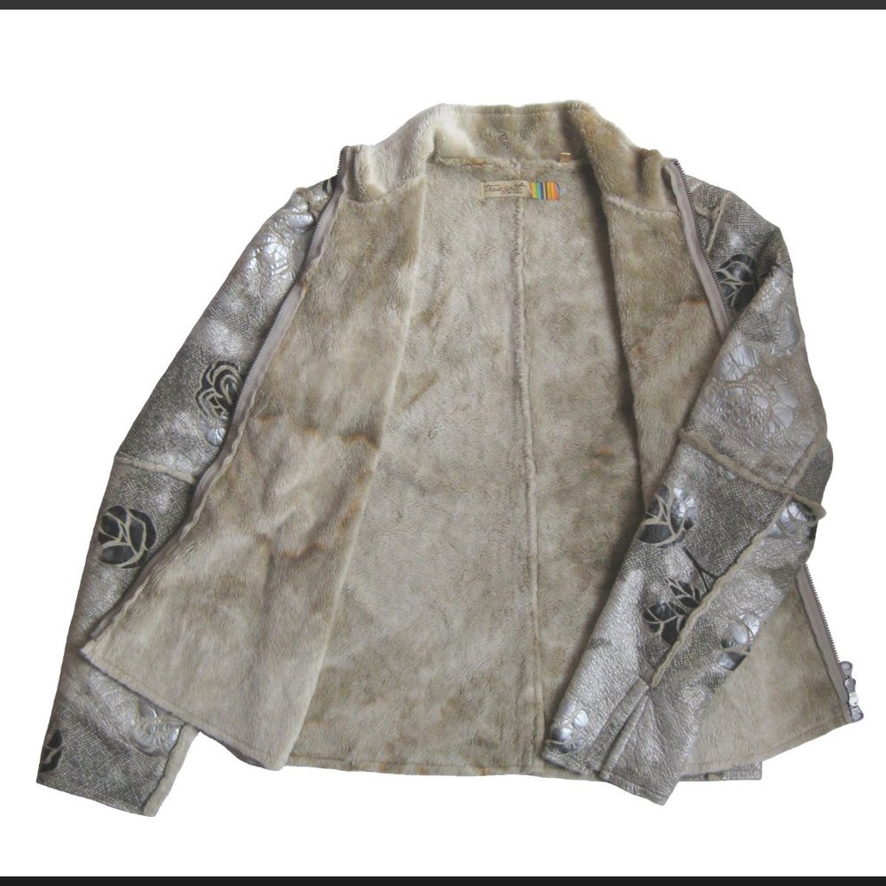 NWT! TRUE GRIT Gray, Silver, & Black Rose Floral Shearling Jacket (Sz. Sm) - Picture 2 of 4